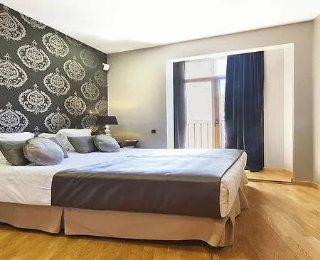 Vale Apartment
